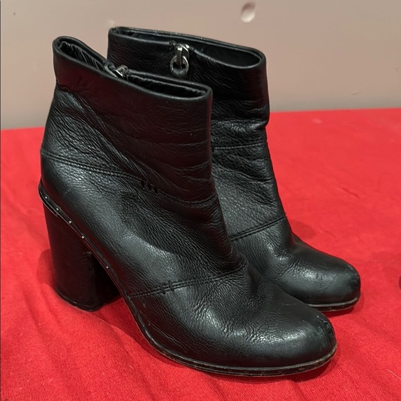 Splendid Black Leather Ankle Boots - Picture 1 of 5